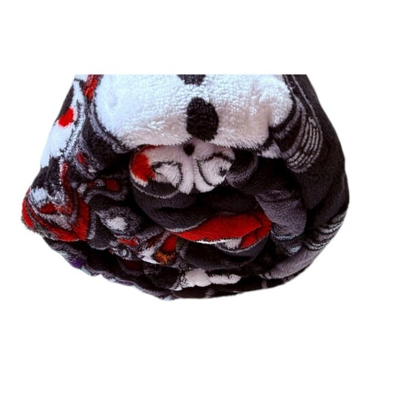 The Big One Nightmare Before Christmas Holiday Oversized Plush Throw 5'X6' Santa - Picture 5 of 5